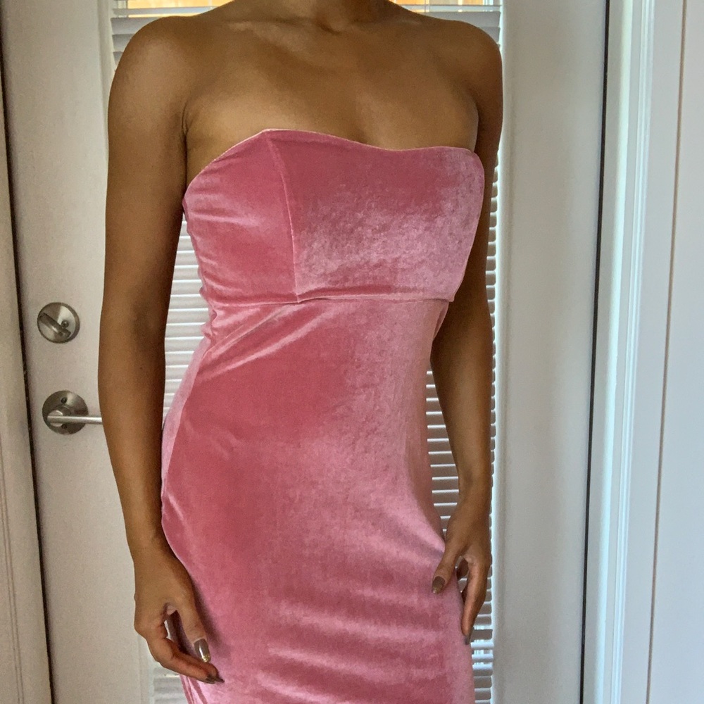 Pink velvet dress 💕